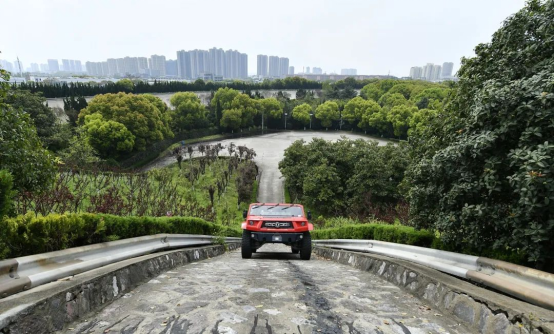 东风越野车